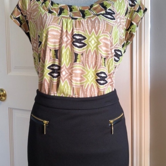 DANA Buchman Black Skirt Size 10 Gold Zippers Back Slit Knee Length Career
Work - Picture 8 of 8